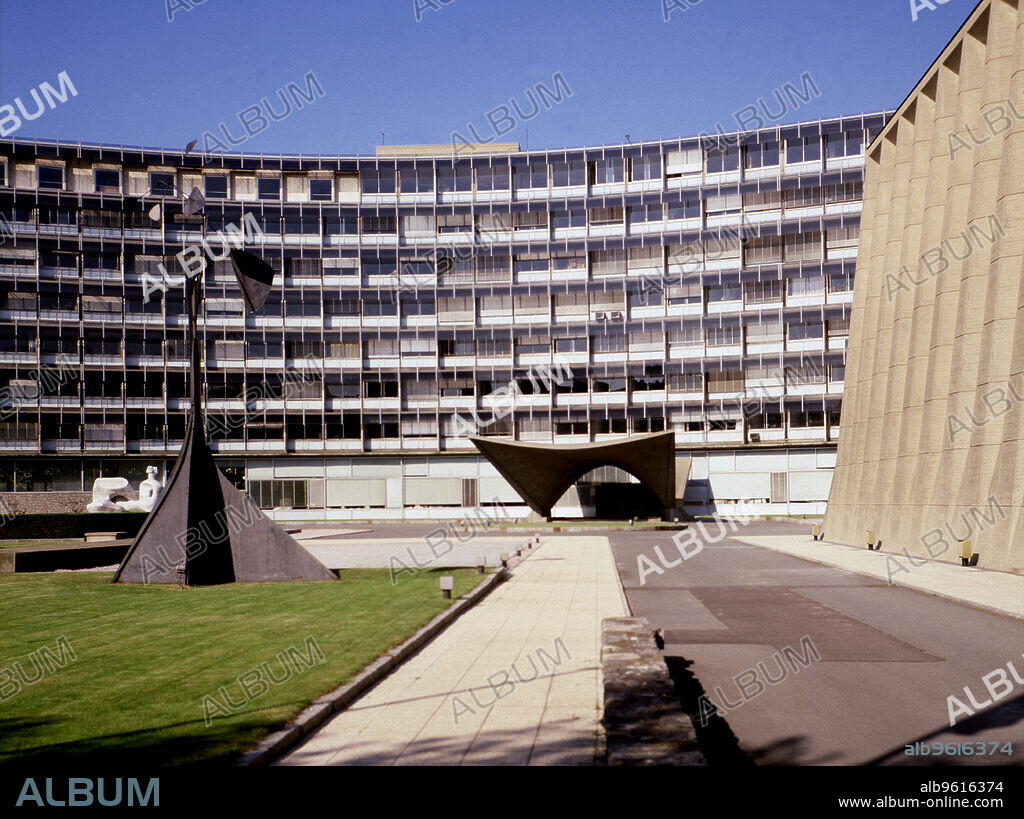 UNESCO building in Paris, designed by Bernhard Breuer and Zehrfuss Marcer in collaboration with Pier Luigi Nervi, built in 1953-1958.
