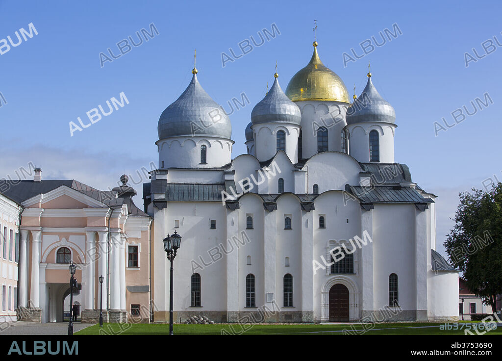 St. Sophia Cathedral, Kremlin, UNESCO World Heritage Site, Veliky Novgorod, Novgorod Oblast, Russia, Europe.