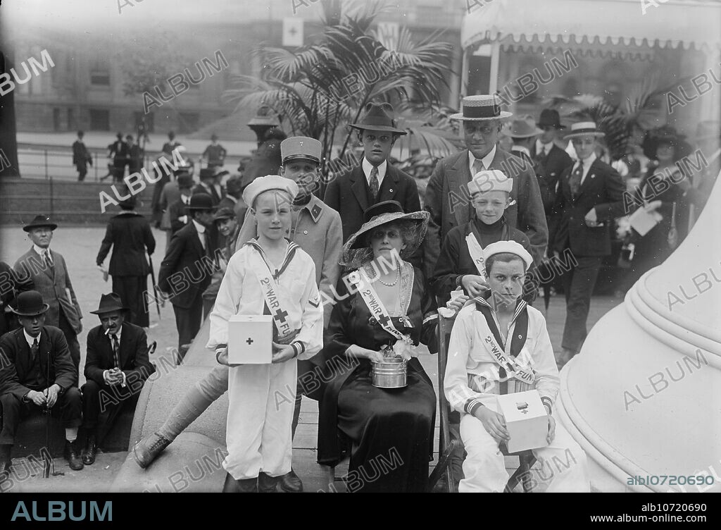 BAIN NEWS SERVICE. Oliver Harriman family & Junior Naval Scouts, 1918. The family of stockbroker Oliver Harriman Jr. (1862-1940) including his wife Grace Carley Harriman and children Oliver Carley, John and Borden with two Junior Naval Scouts. They are collecting donations for the Second War Fund of the American Red Cross during World War I.