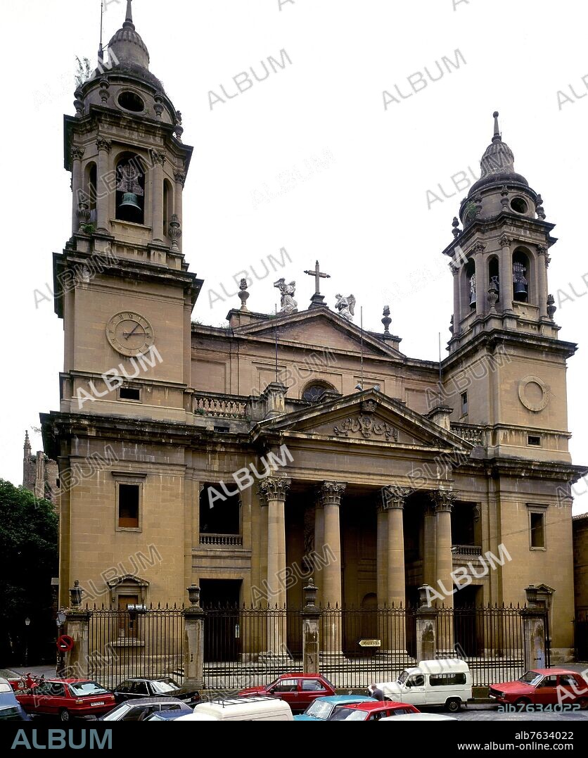 VENTURA RODRIGUEZ (1717-1785). FACHADA NEOCLASICA DE LA CATEDRAL DE PAMPLONA - 1783 - PORTICO CON FRONTIS TETRASTILO DE COLUMNAS CORINTIAS.