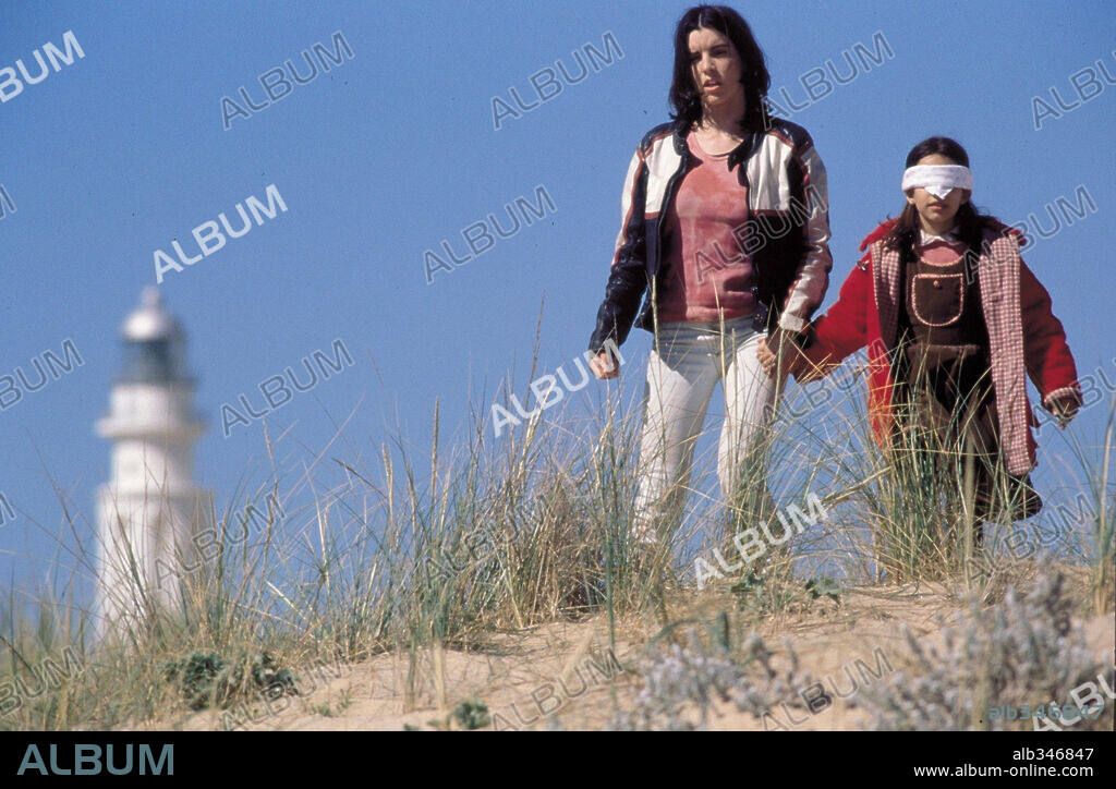 BEATRIZ CORONEL y LAIA MARULL en FUGITIVAS, 2000, dirigida por MIGUEL HERMOSO. Copyright MAESTRANZA FILMS / NIETO, MATIAS.