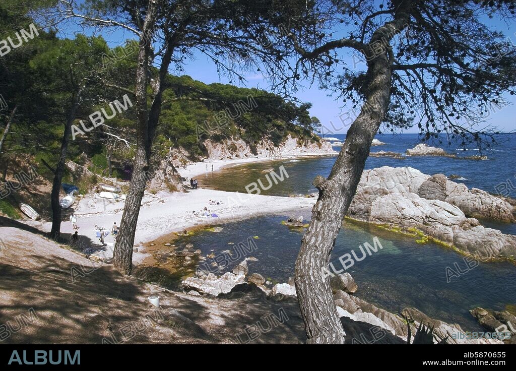 Palamós / Cala Estreta  / playa nudista (Costa Brava).