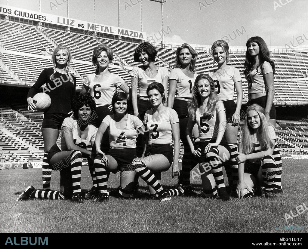 CLAUDIA GRAVY, INGRID GARBO, LA CONTRAHECHA, ROSSANA YANNI y TINA SAINZ en LAS IBERICAS FC, 1971. Copyright pedro maso/c.b. films.