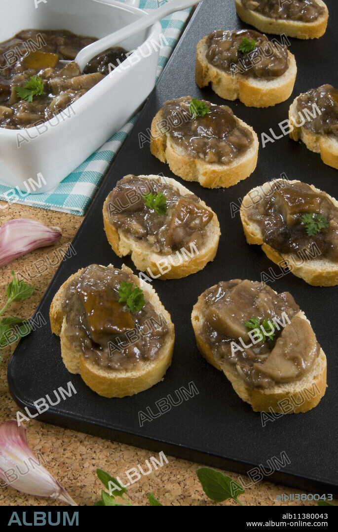 Crostini with cep mushroom (Boletus edulis), Italy, Europe.