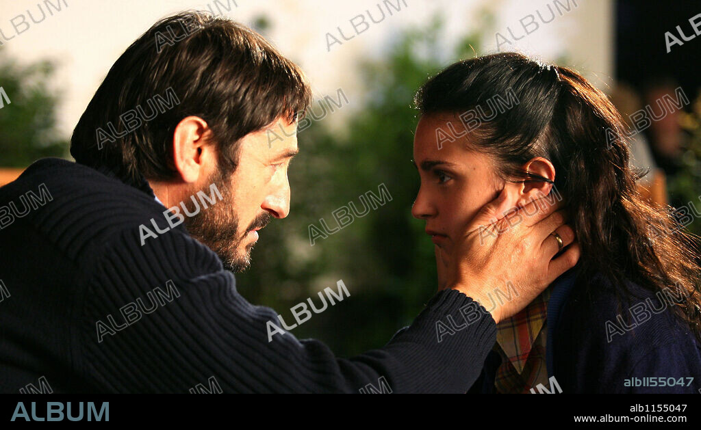 CARMELO GOMEZ y VERONICA ECHEGUI en LA CASA DE MI PADRE, 2008, dirigida por GORKA MERCHAN. Copyright media films/ montfort producciones/ videntia frames.