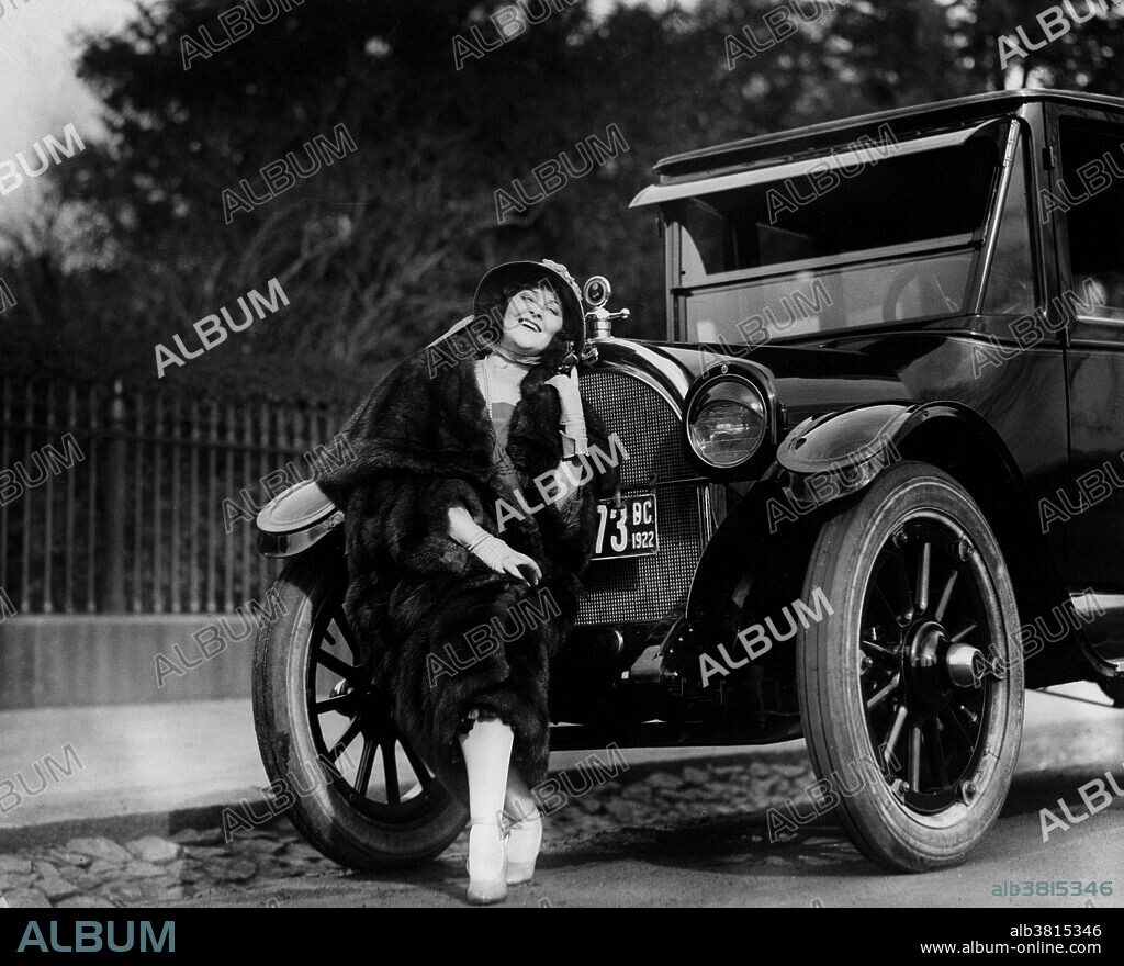 Hampton sitting on the front fender of her car outside the White House in Washington, D.C. Hope Hampton (Mae Elizabeth Hampton) (February 19, 1897 - January 23, 1982) was an American silent motion picture actress and producer, noted for her seemingly effortless incarnation of siren and flapper types in silent-picture roles during the 1920s. Texas-born, Philadelphia-bred beauty-contest winner Hampton, was discovered by U.S. silent cinema pioneer Jules Brulatour while working as an extra for director Maurice Tourneur. She made her screen debut in 1920's A Modern Salome. Her last starring role was in The Road to Reno (1938), with Randolph Scott and Glenda Farrell. In 1923, she wed her manager Brulatour, and they remained married until his death in 1946. After retiring from Hollywood, she turned to opera and made her debut with the Philadelphia Opera in Manon. Later she was known as The Duchess of Park Avenue, a leading member of New York's social set. She died of a heart attack at the age of 84. No photographer credited, circa 1920s.