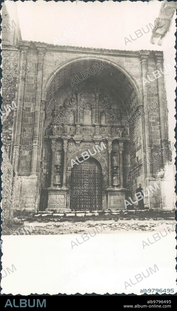 1962. Fachada de una de las Iglesias en Alarcón con Rasgos de arte Árabe.