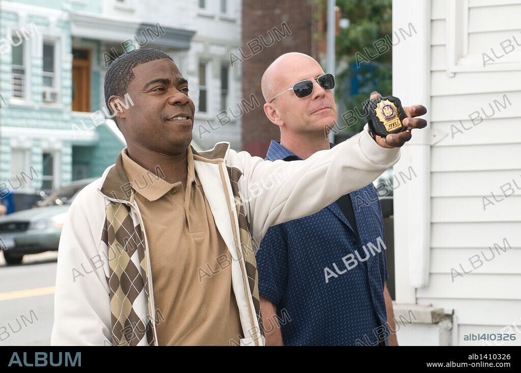 BRUCE WILLIS and TRACY MORGAN in COP OUT, 2010, directed by KEVIN SMITH. Copyright WARNER BROSS PICTURES/MARC PLATT PRODUCTIONS / GENSER, ABBOT.