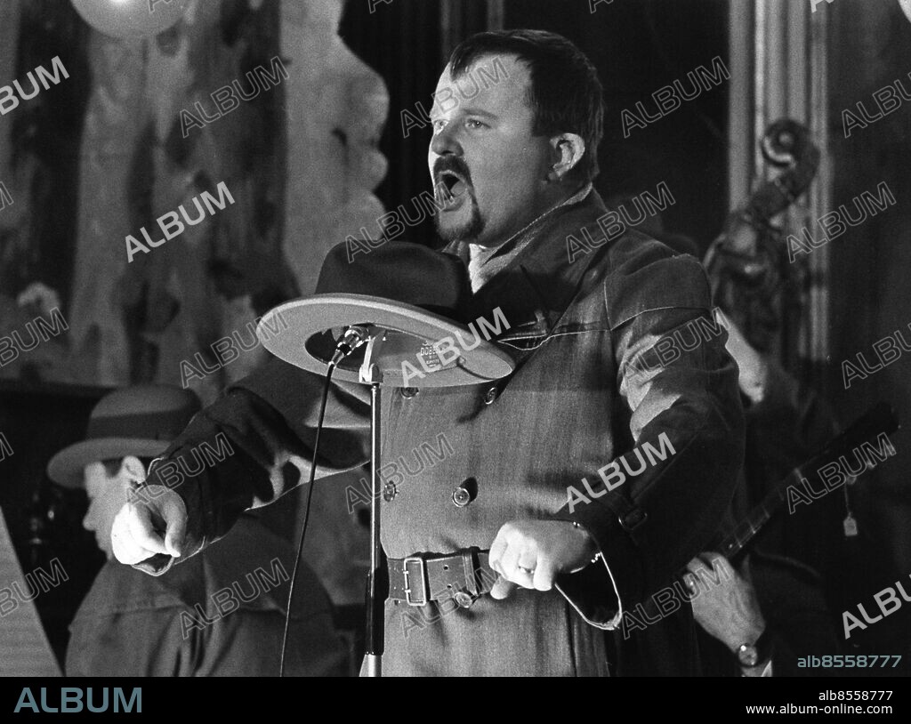 ARKIV omkring 1968. Jan "Moltas" Erikson som Bobo Slacke i "Helmer Bryds Eminent Five Quartet", en musikgrupp som skapades till radioprogrammet Mosebacke Monarki.. Foto: Gunnar Källström / DN / SCANPIX / Kod: 192 . ** SVD OUT **.