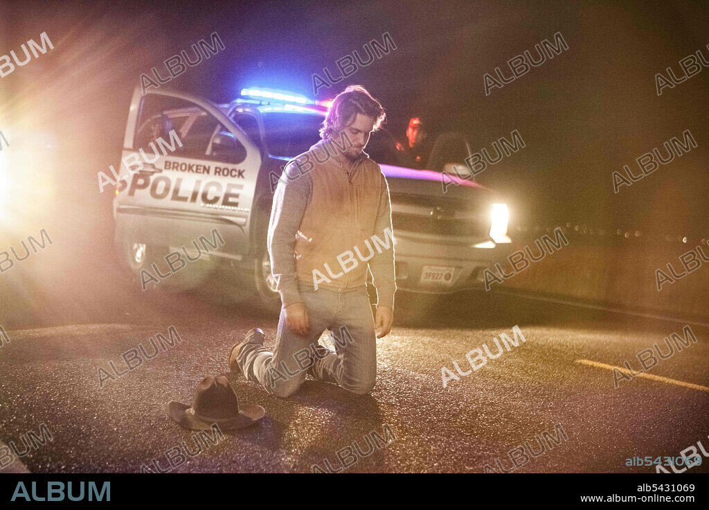 LUKE GRIMES en YELLOWSTONE, 2018, dirigida por GUY FERLAND, JOHN DAHL, STEPHEN T. KAY y TAYLOR SHERIDAN. Copyright LINSON ENTERTAINMENT.