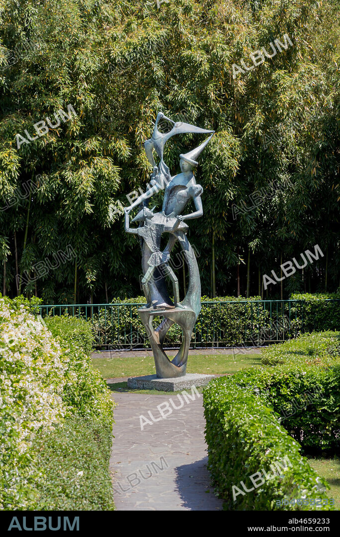 Pinocchio Park: the bronze statue "Pinocchio and the Fairy" by Emilio Greco.