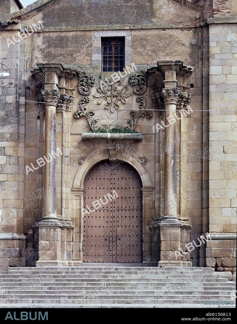 FACHADA DE LA IGLESIA DE SANTA MARIA MAGDALENA - SIGLO XVIII.