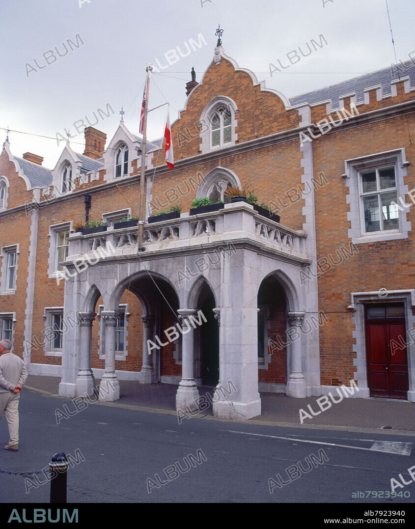 ANTIGUO CONVENTO DE FRANCISCANOS S XVI - RESIDENCIA OFICIAL DEL GOBERNADOR DE GIBRALTAR DESDE 1728 - FOTO AÑOS 00.