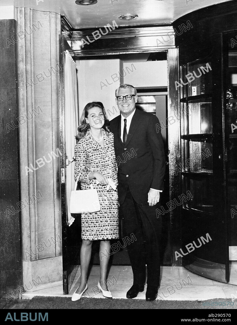 CARY GRANT y DYAN CANNON.
