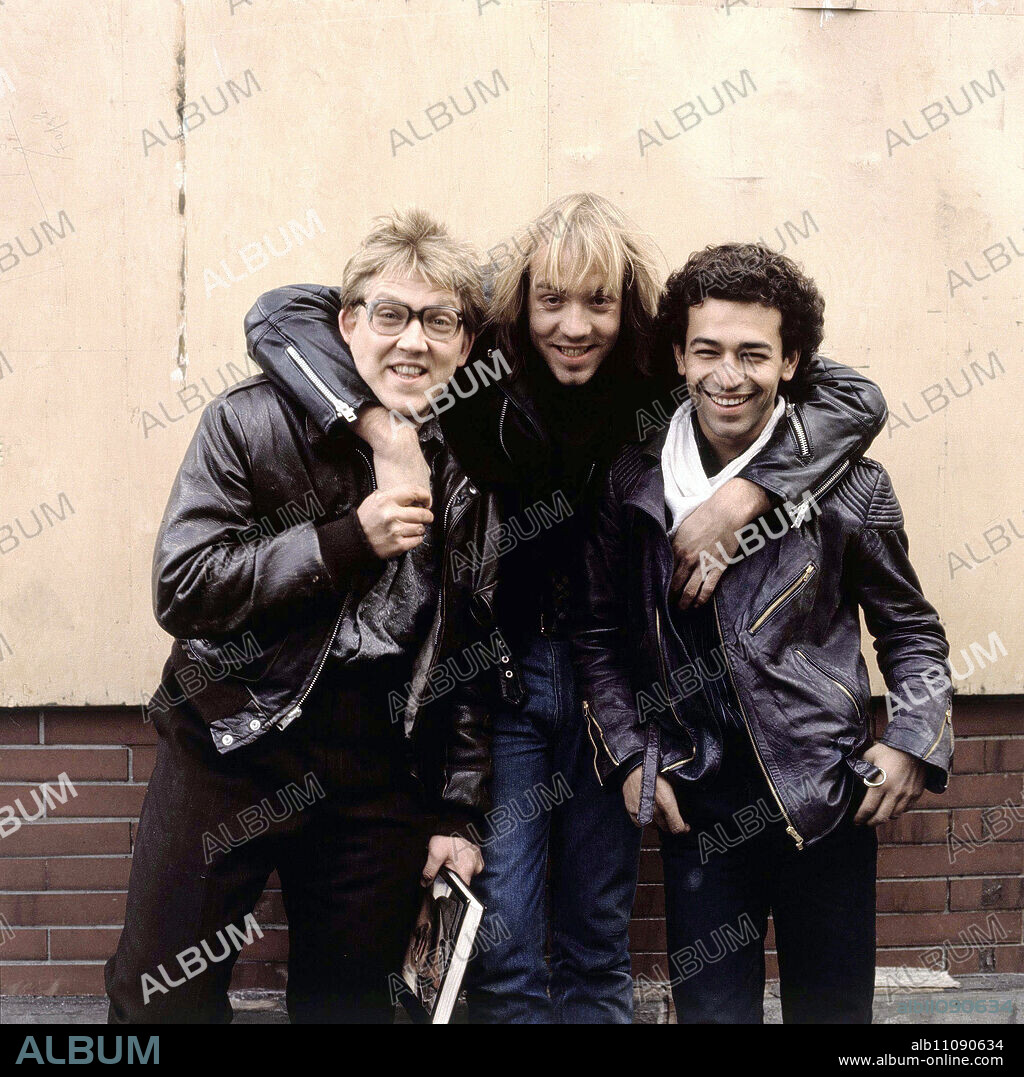 HIT - The clever Franz (DIETMAR BÄR), Albi (MAX WIGGER), the fighter, and Tayfun (TAYFUN BADEMSOY) are good friends. Their friendship is characterized by inseparability and unconditional support for one another. The three also share a love of motorcycles. But motorcycles cost money; when the friends lose their jobs in the run-down car repair shop, they don't know what will happen. Director: Dominik Graf / Title: HIT / BRD 1984.