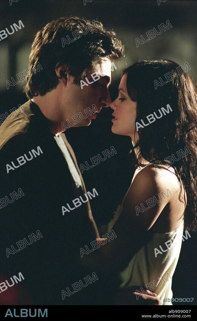 RACHEL BILSON and ZACH BRAFF in THE LAST KISS, 2006, directed by TONY GOLDWYN. Copyright LAKESHORE ENTERTAINMENT / WENK, JONATHAN.