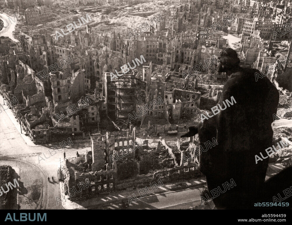 WWII / Allied Air Offensive against the German Reich / Bombing of the city of Dresden on 14/15 February 1945. After the attack, 20 square kms. of the city were reduced to rubble and ash. - View from the town hall tower over the ruins of the inner city. Photo (Walter Hahn, Dresden).