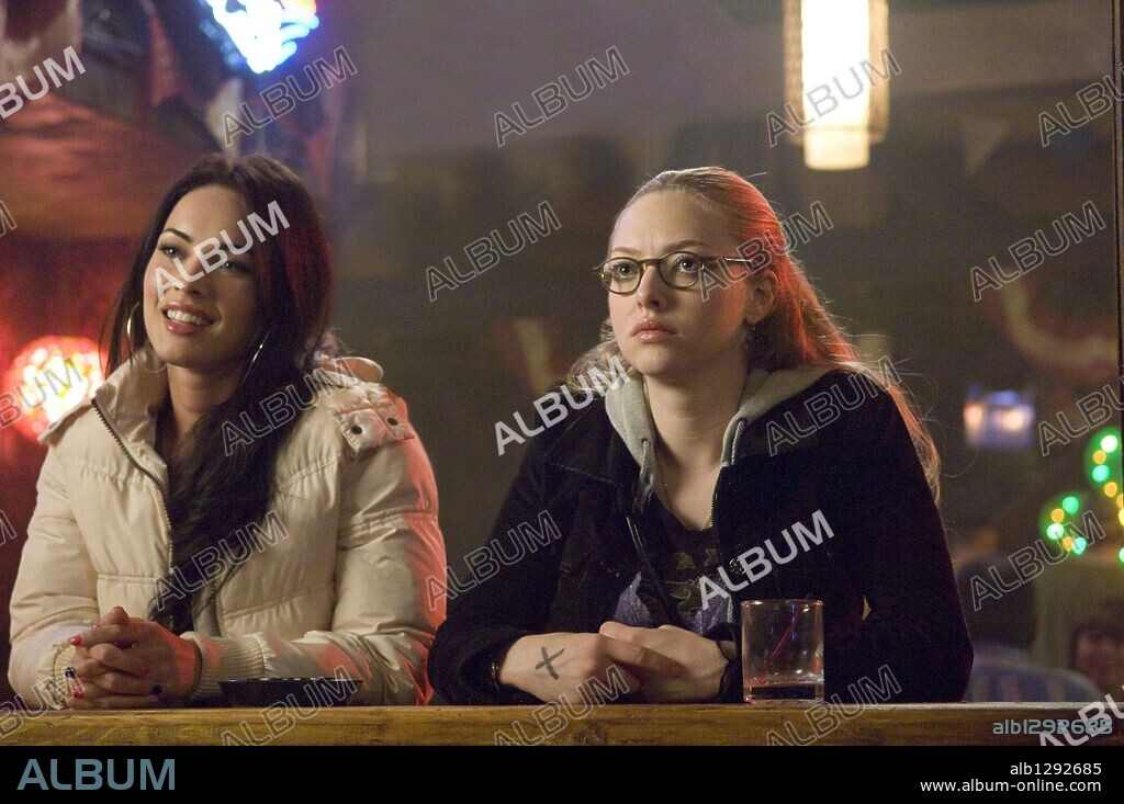 AMANDA SEYFRIED y MEGAN FOX en JENNIFER'S BODY, 2009, dirigida por KARYN KUSAMA. Copyright DUNE ENTERTAINMENT.