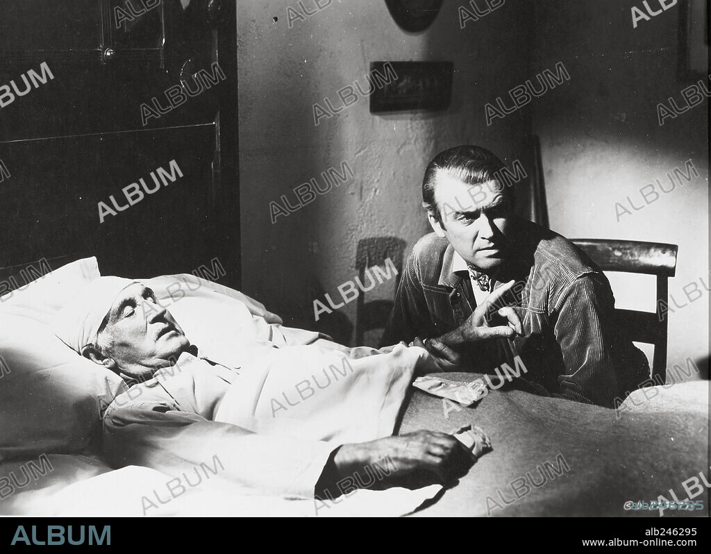 DONALD CRISP y JAMES STEWART en EL HOMBRE DE LARAMIE, 1955 (THE MAN FROM LARAMIE), dirigida por ANTHONY MANN. Copyright COLUMBIA PICTURES.