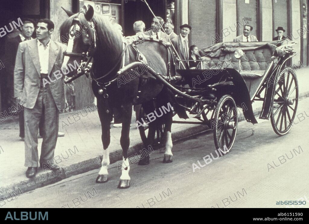 AUTOR LIBRE 01307. COCHE DE CABALLOS EN LOS AÑOS 40.