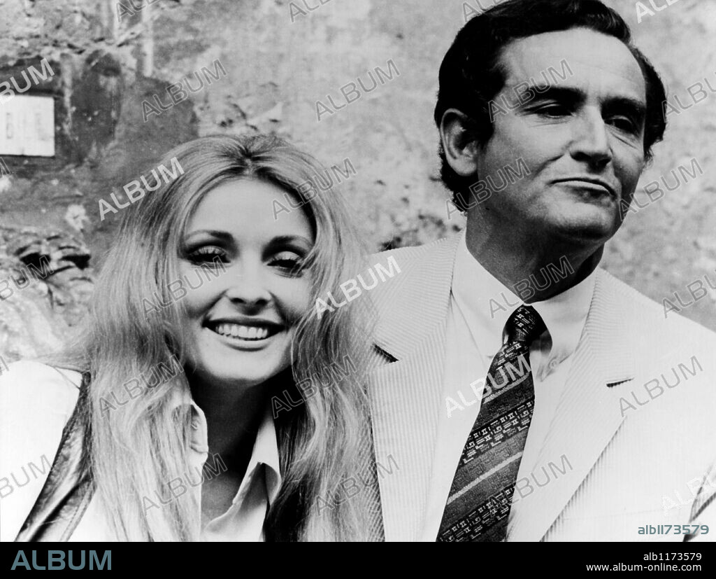 SHARON TATE and VITTORIO GASSMAN in TWELVE PLUS ONE, 1969 (12 + 1), directed by NICOLAS GESSNER. Copyright C.O.F.C.I/CEF.