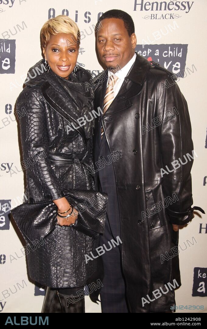MARY J BLIGE et KENDU ISAACS. Oct 15, 2009 - New York, New York, USA - Singer MARY J. BLIGE and her husband KENDU ISAACS attend the Keep A Child Alive's 6th Annual Black Ball held at the Hammerstein Ballroom. 15/10/2009