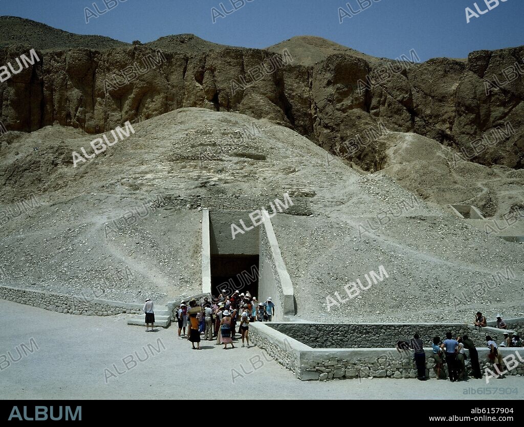 ENTRADA A LOS TUMBA DE RAMSES IV Y TUNTAKAMON - FOTO AÑOS 80.