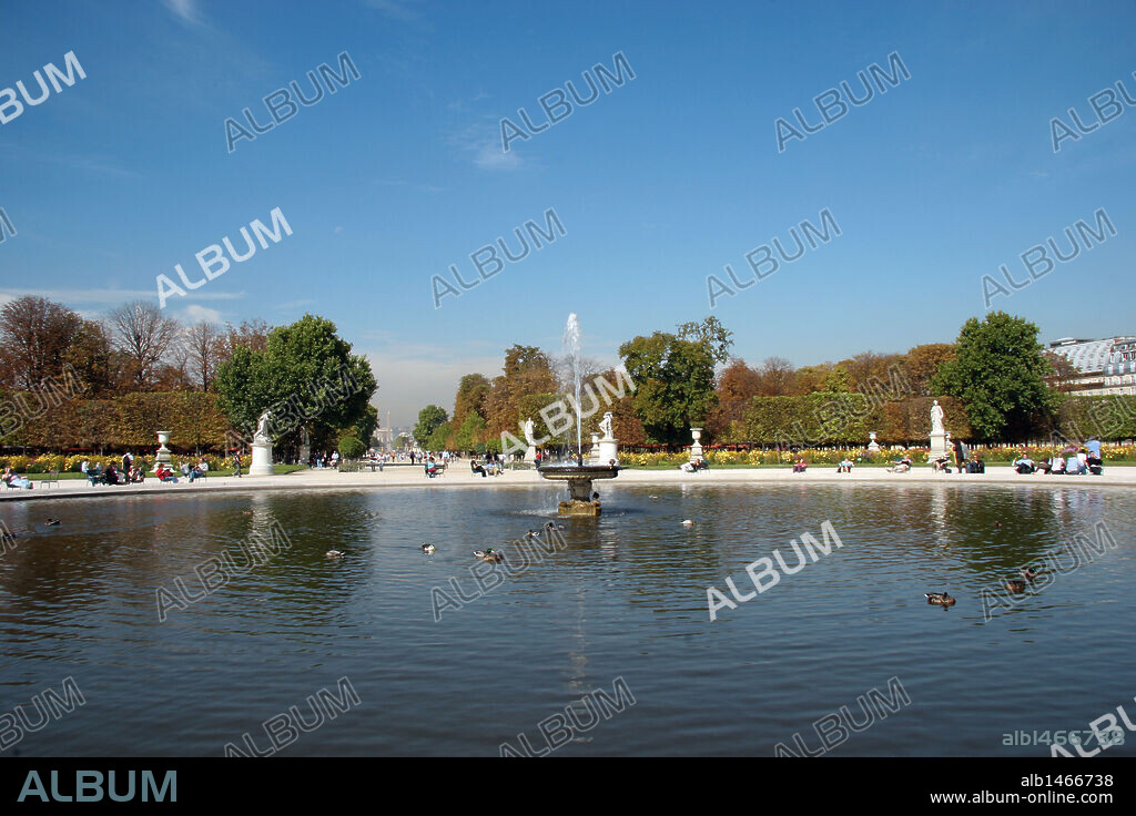 FRANCIA PARIS. Estanque central del PARQUE DE LAS TULLERIAS. Aspecto en otoño.