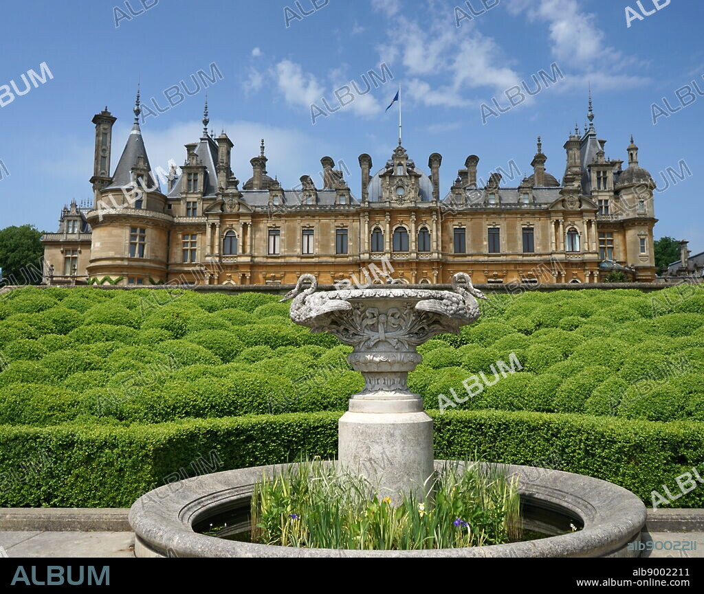 Fountain within the gardens of Waddesdon Manor, a country house in the village of Waddesdon. Built in the Neo-Renaissance style of a French château for the Rothschild Family. Dated 21st Century.