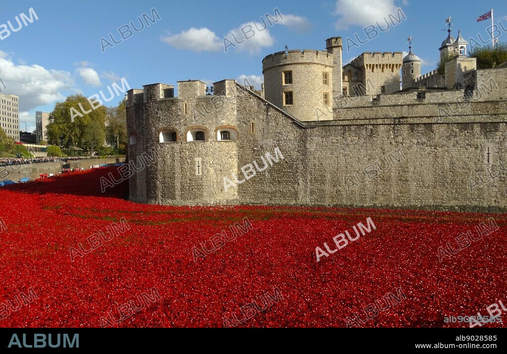 Art installation titled 'Blood Swept Lands and Seas of Red'. The dry moat was filled with 800,000 ceramic poppies commemorating the First World War Centenary. Created by ceramic artist Paul Cummins and theatre stage designer Tom Piper.