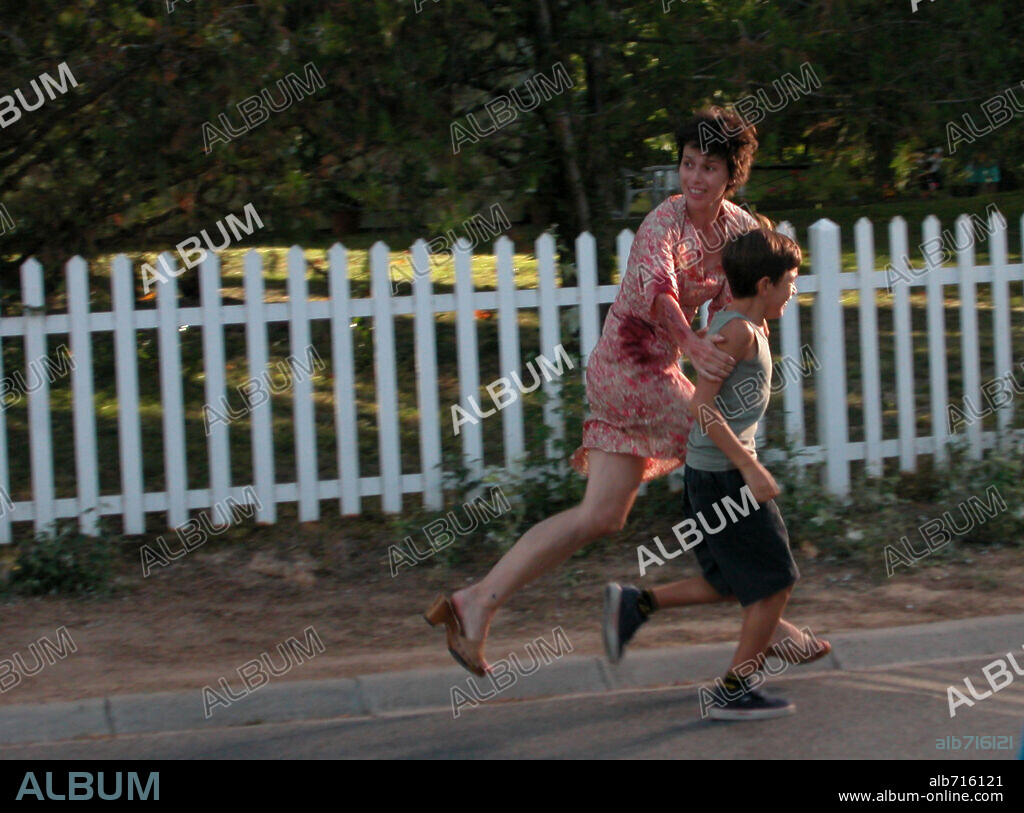 ARIADNA GIL y NACHO PEREZ en AUSENTES, 2005, dirigida por DANIEL CALPARSORO. Copyright STAR LINE TV PRODUCTIONS.