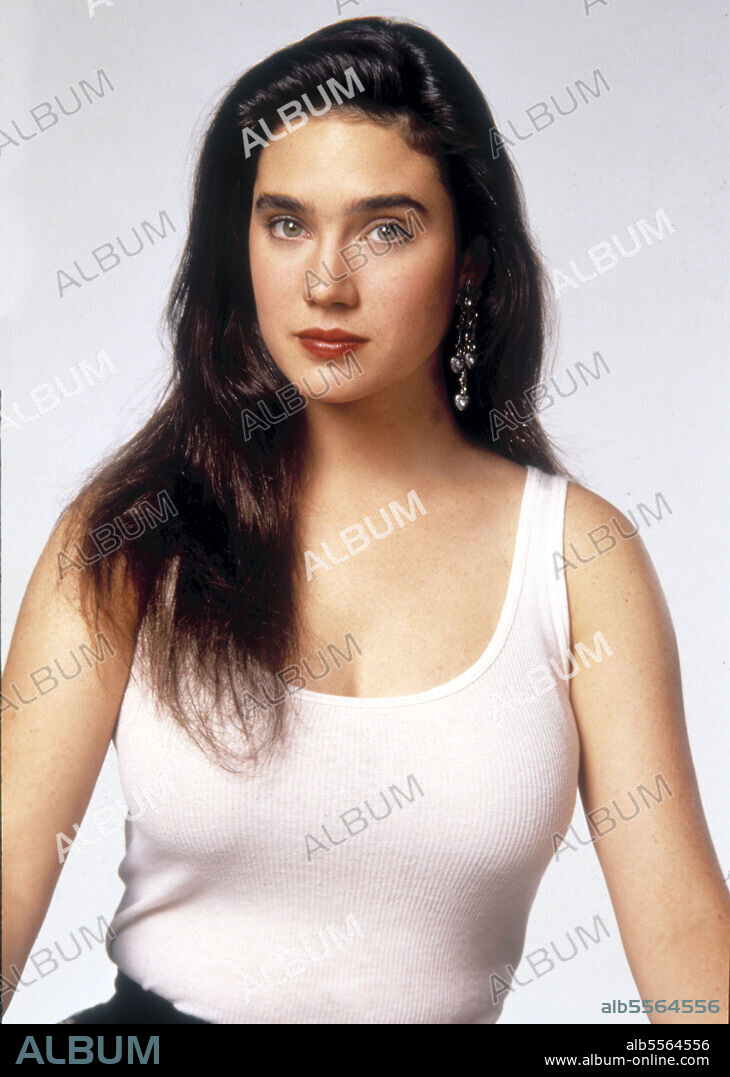 JENNIFER CONNELLY en DESTINOS OPUESTOS, 1990 (CAREER OPPORTUNITIES), dirigida por BRYAN GORDON. Copyright UNIVERSAL PICTURES.
