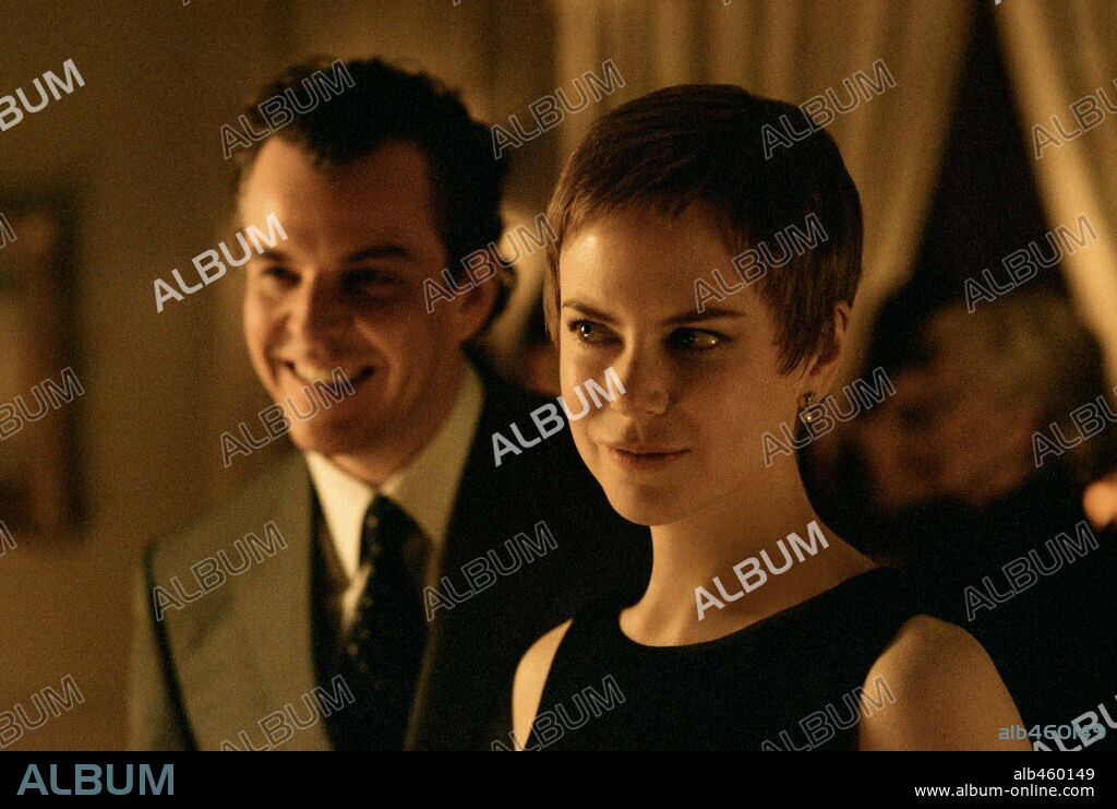 DANNY HUSTON y NICOLE KIDMAN en REENCARNACION, 2004 (BIRTH), dirigida por JONATHAN GLAZER. Copyright NEW LINE CINEMA.