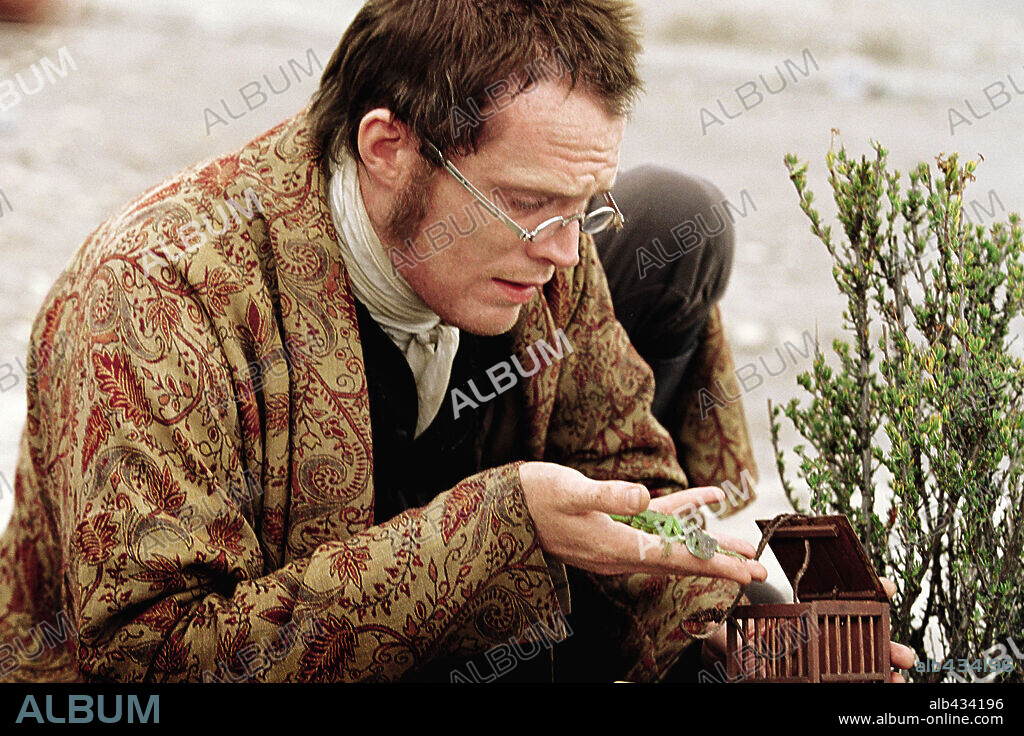 PAUL BETTANY in MASTER AND COMMANDER: THE FAR SIDE OF THE WORLD, 2003, directed by PETER WEIR. Copyright 20TH CENTURY FOX/MIRAMAX/UNIVERSAL/SAMUEL GOLDWYN FILMS.