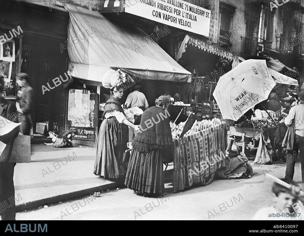 Mulberry Street, Street Scene, New York City, New York, USA, Detroit Publishing Company, early 1900's.