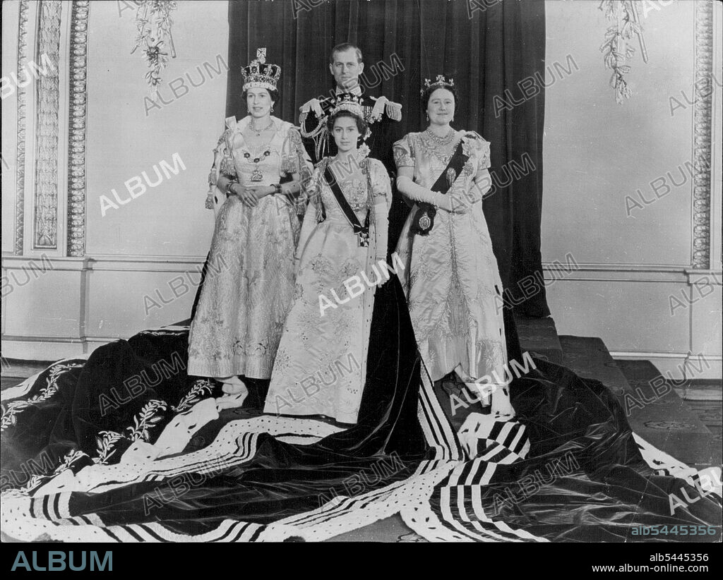 Queen And Family in Coronation Dress The Queen, wearing the Imperial State Crown, with the Duke of Edinburgh, Princess Margaret, and Queen Elizabeth, the Queen Mother, in Coronation dress at Buckingham Palace on return from the crowning ceremony at Westminster Abbey. June 3, 1953. (Photo by Reuterphoto).