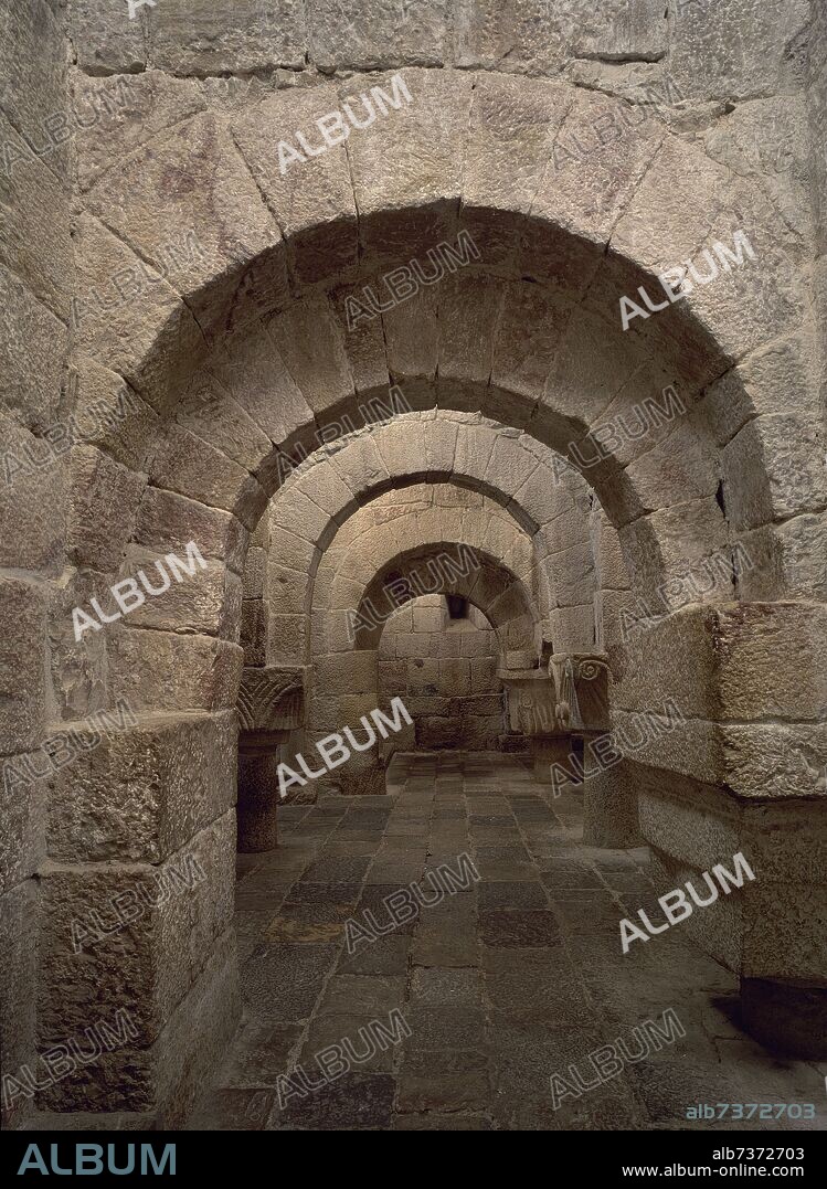 INTERIOR DE LA CRIPTA DE LA IGLESIA DE SAN SALVADOR DE LEYRE - SIGLO XI.