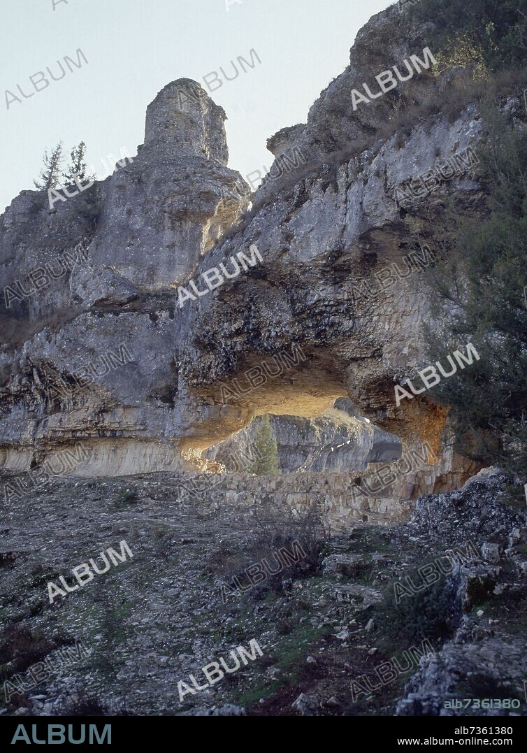 AGUJERO EN LA ROCA.