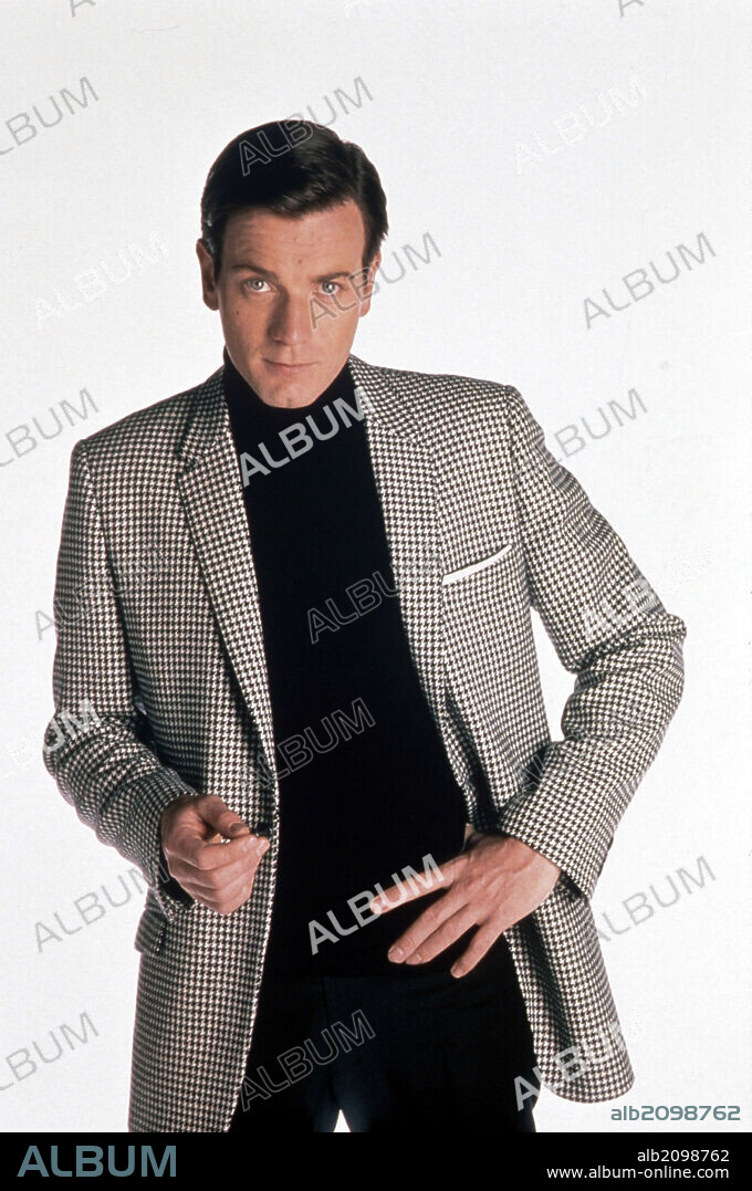 EWAN McGREGOR en ABAJO EL AMOR, 2003 (DOWN WITH LOVE), dirigida por PEYTON REED. Copyright 20TH CENTURY FOX.