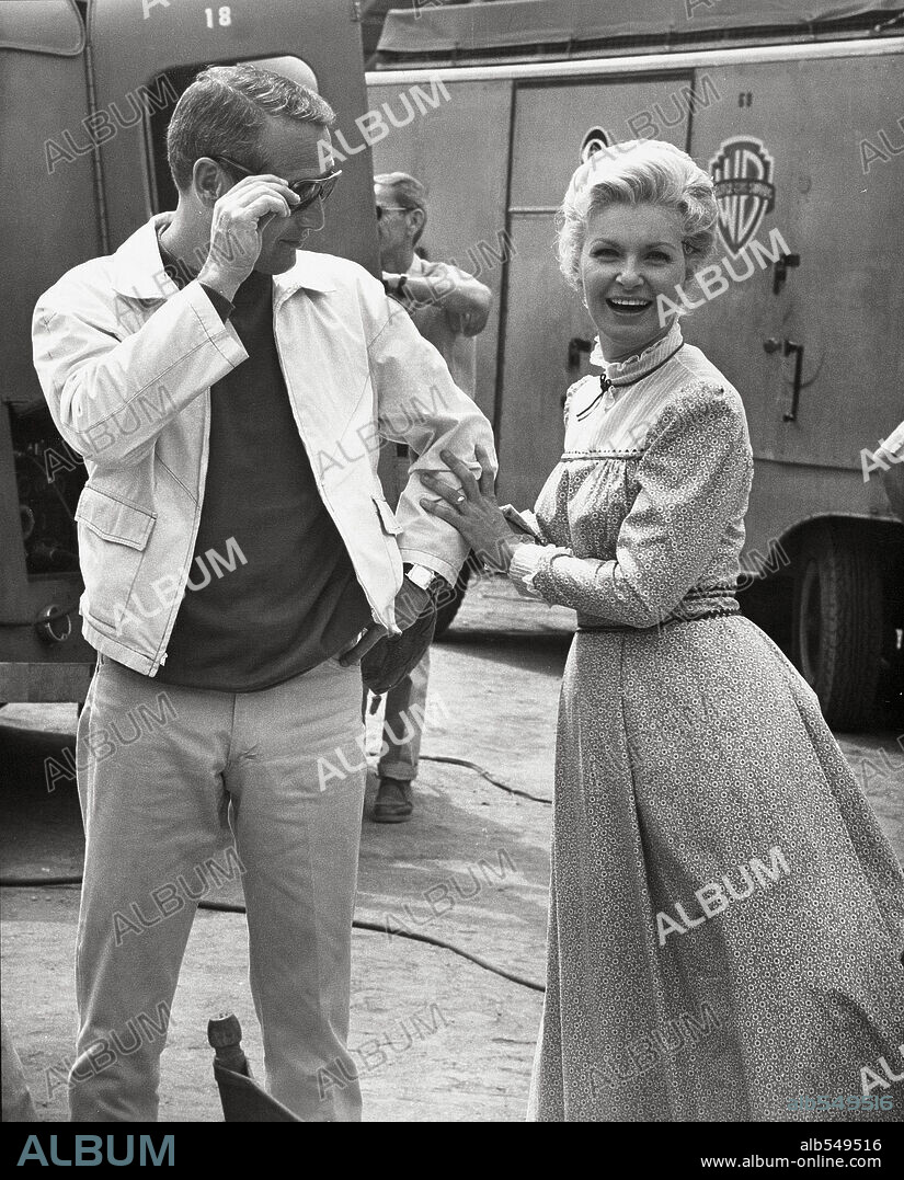 JOANNE WOODWARD and PAUL NEWMAN in A BIG HAND FOR THE LITTLE LADY, 1966, directed by FIELDER COOK and PAUL NEWMAN. Copyright WARNER BROTHERS.