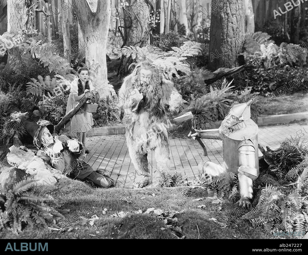 BERT LAHR, JACK HALEY, JUDY GARLAND and RAY BOLGER in THE WIZARD OF OZ, 1939, directed by VICTOR FLEMING. Copyright M.G.M.