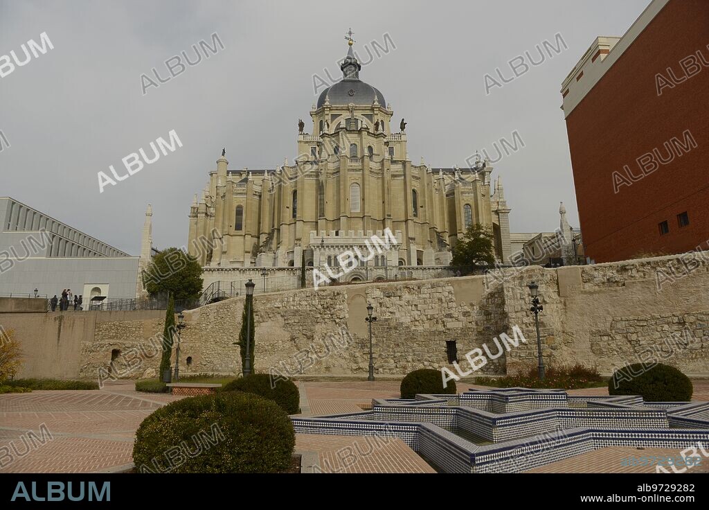 Madrid, 11/12/2016 Arab Madrid. In the image, the Arab wall at the foot of La Almudena. Photo: Maya Balanya. ARCHDC.