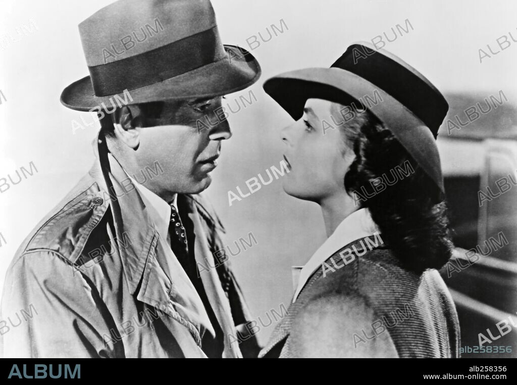 HUMPHREY BOGART y INGRID BERGMAN en CASABLANCA, 1942, dirigida por MICHAEL CURTIZ. Copyright WARNER BROTHERS.