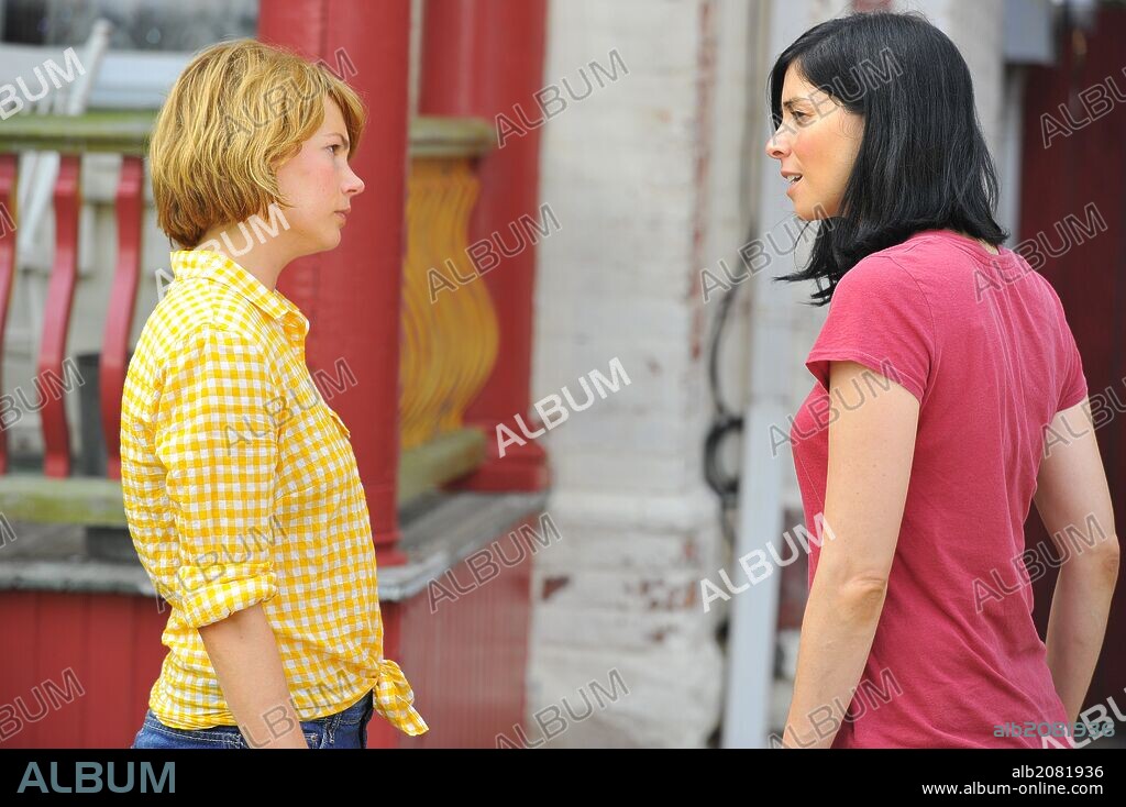 MICHELLE WILLIAMS and SARAH SILVERMAN in TAKE THIS WALTZ, 2011, directed by SARAH POLLEY. Copyright JOE'S DAUGHTER.