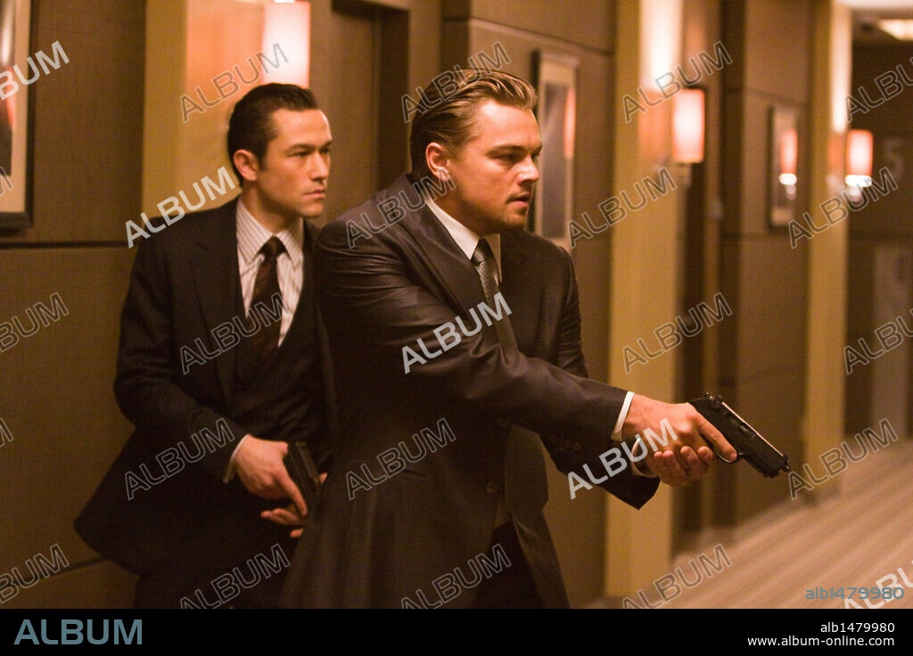 di caprio und JOSEPH GORDON-LEVITT. JOSEPH GORDON-LEVITT und Leonardo DiCaprio in INCEPTION, 2010, unter der Regie von CHRISTOPHER NOLAN. Copyright WARNER BROSS PICTURES/SYNCOPY/LEGENDARY PICTURES / VAUGHAN, STEPHEN.