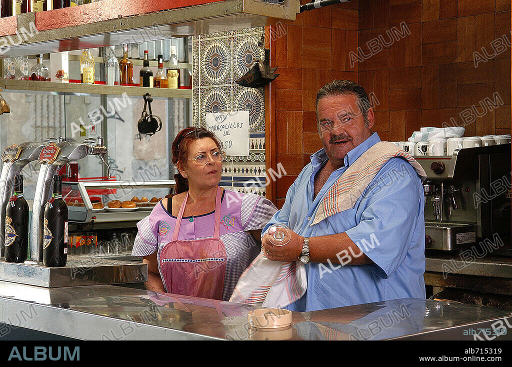 AMPARO MORENO y ANGEL DE ANDRES en TAPAS, 2005, dirigida por JOSE CORBACHO y JUAN CRUZ. Copyright FILMAX.