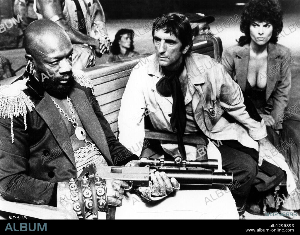 ADRIENNE BARBEAU, HARRY DEAN STANTON and ISAAC HAYES in ESCAPE FROM NEW YORK, 1981, directed by JOHN CARPENTER. Copyright AVCO EMBASSY.