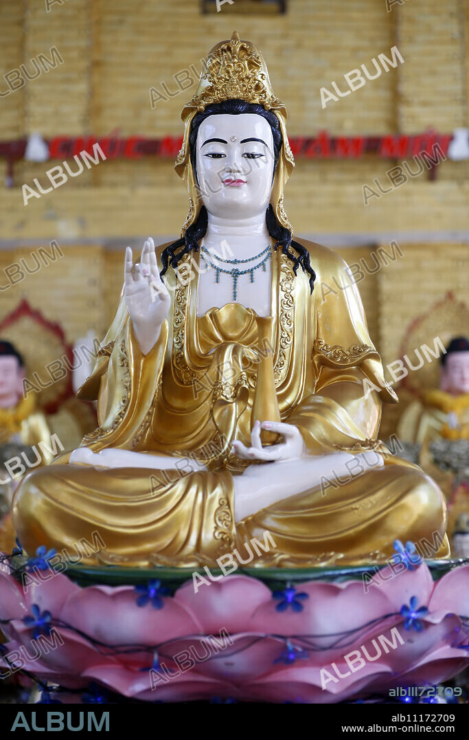 Goddess of Mercy, Avalokitesvara Bodhisattva statue, Hoi Tuong Te Nguoi Hoa Buddhist Chinese temple, Quan Am, Phu Quoc, Vietnam, Indochina, Southeast Asia, Asia.