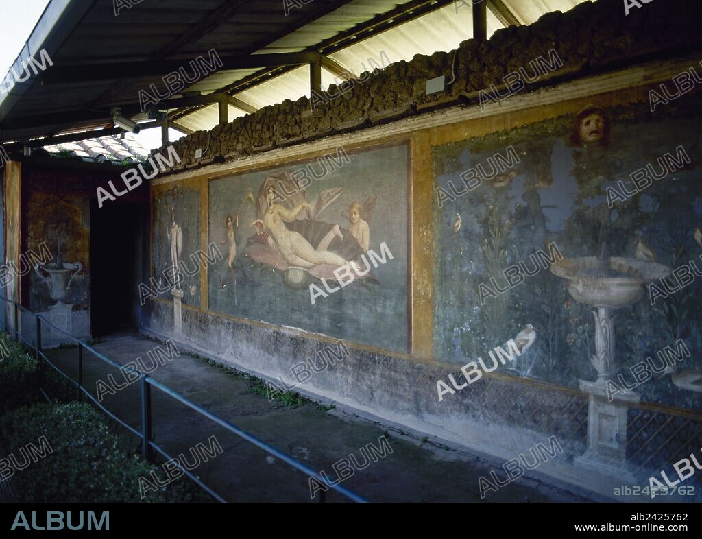 ARTE ROMANO. ITALIA. Frescos pompeyanos de los muros del jardín de la CASA DE VENUS con representación bucólica naturista, Venus nadando, y Marte (el "Ares" griego) con armas y casco. Siglo I d. C. POMPEYA. La Campania.