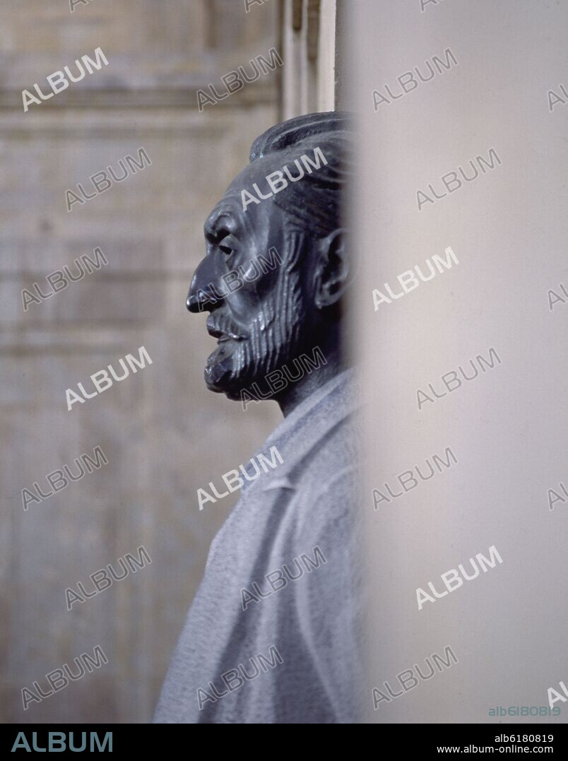 VICTORIO MACHO ROGADO. BUSTO DE UNAMUNO - SIGLO XX.